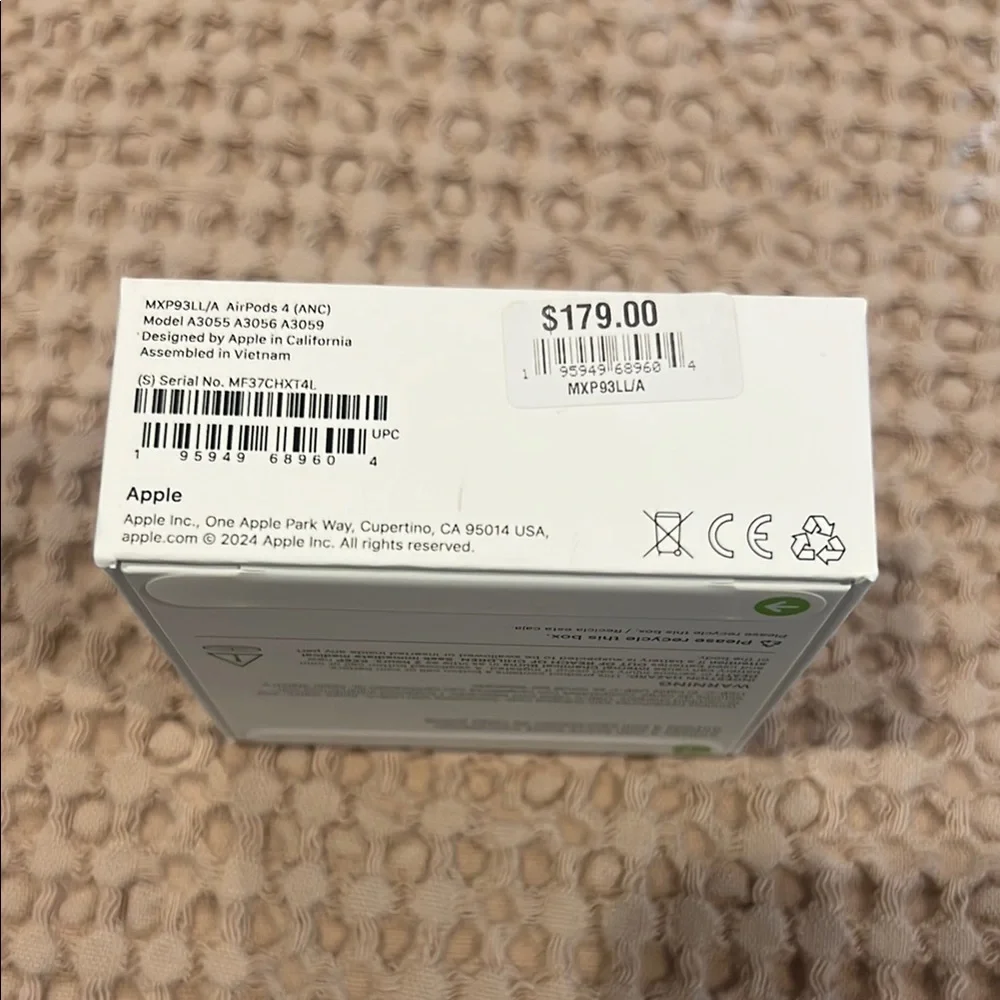 Apple White Wireless Earbuds with Charging Case